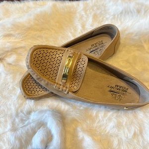 Life Stride memory foam tan loafers